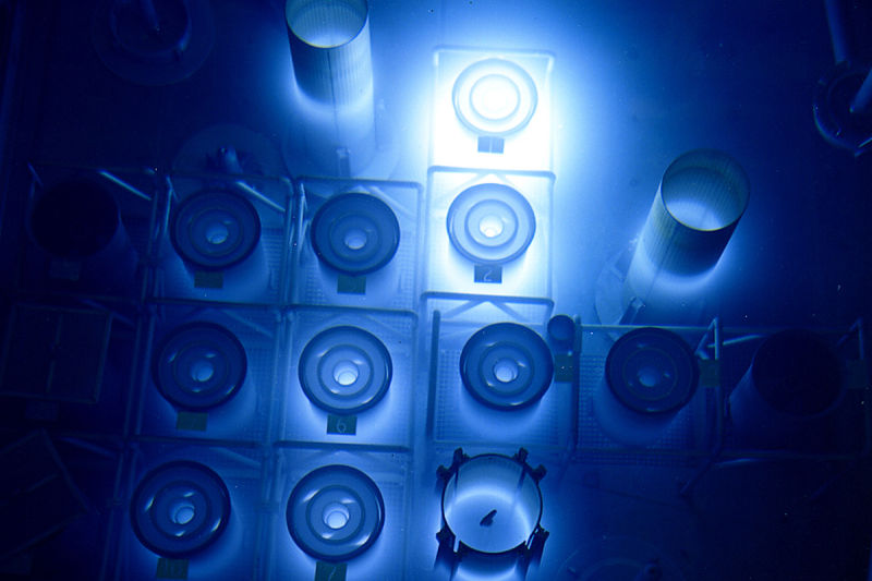 Illustration for article titled Las impresionantes imágenes de cómo se recarga un reactor nuclear experimental